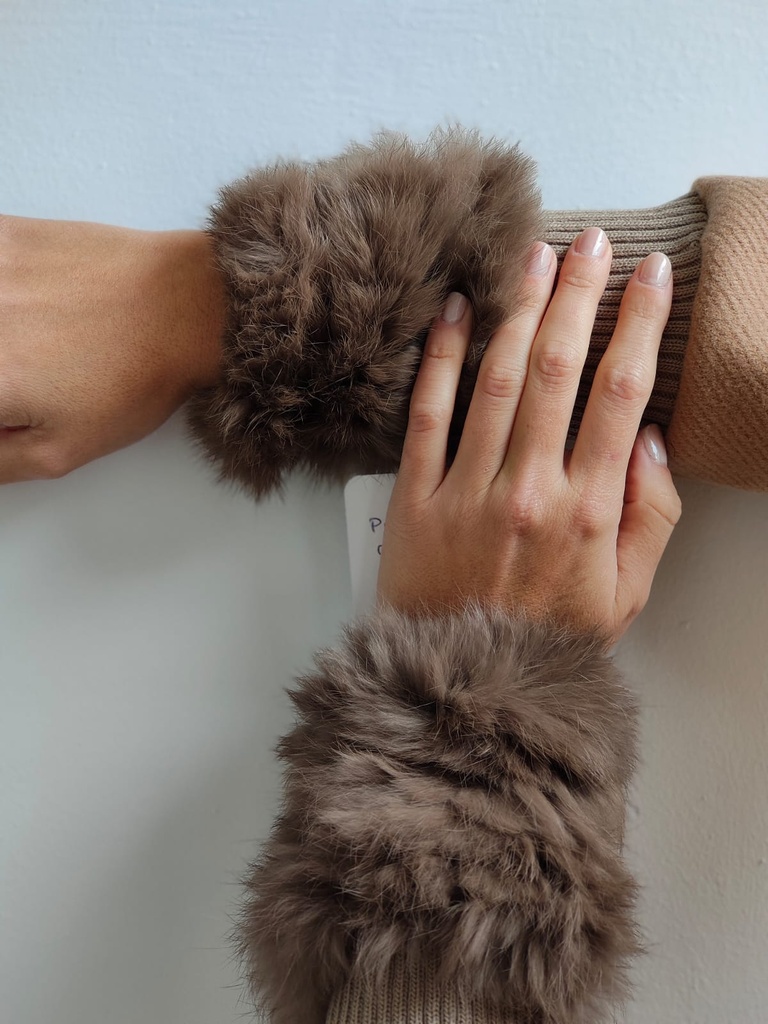 Puño CONEJO Marrón Claro