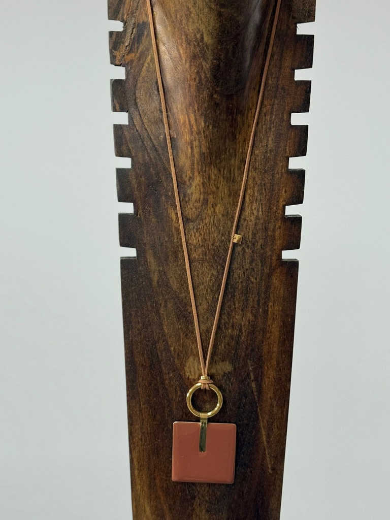 Collar Cuadrado Maquillaje