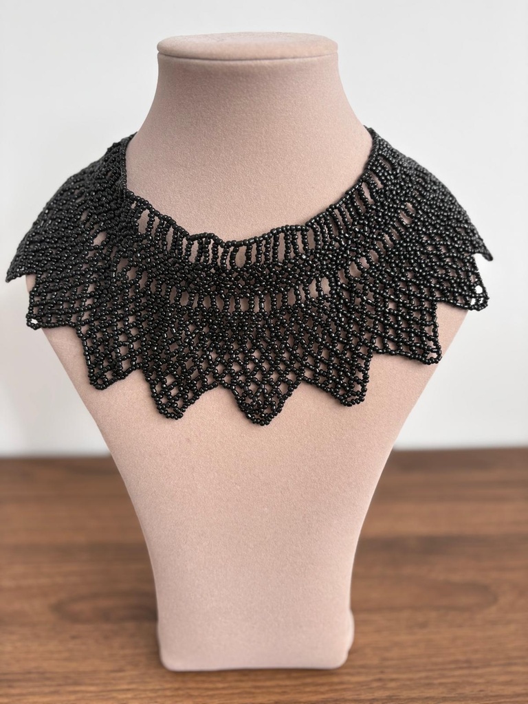 COLLAR BABERO NEGRO